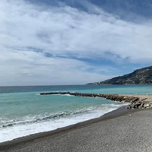 casa-girasole.hotelitalianriviera.com/